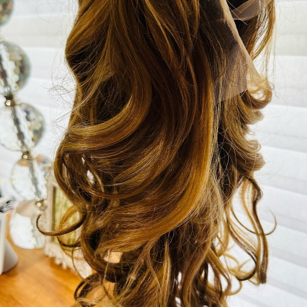 Angelix Collection Wig with Beautiful, highlights - Picture 10 of 14